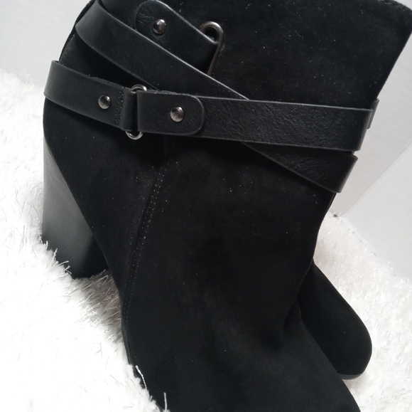 Massini Black faux suede ankle bootie NEW - Picture 4 of 5